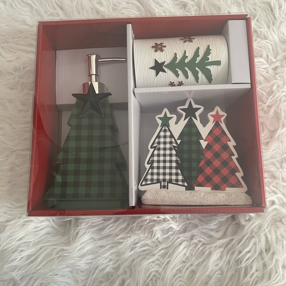 Festive Plaid Christmas Tree Soap Dispenser Set